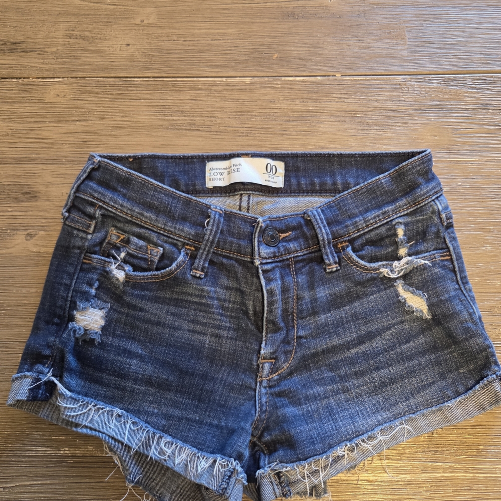 Abercrombie & Fitch Dark Blue Distressed Jean Shorts Size 00/W24